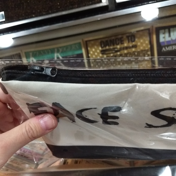 NWT Wicked Fun Cosmetics Bag - Picture 4 of 4